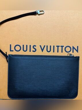 Authentic Louis Vuitton Black Epi Leather removable pouch (see documents)
